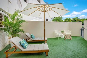 Spacious Retreat With Courtyard Resort Pool