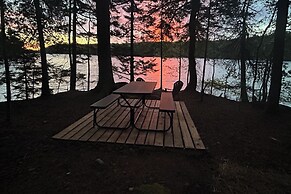 Peaceful 2BR Lakefront Cabin w/ New Dock