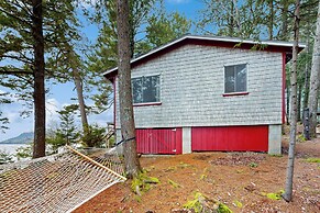 Peaceful 2BR Lakefront Cabin w/ New Dock