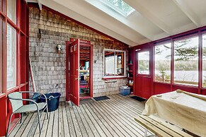 Peaceful 2BR Lakefront Cabin w/ New Dock