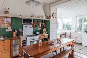 Cozy Holiday Home Near the sea