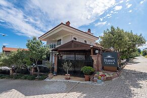 Rumet Cunda Otel