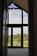 House Sleeps 10 With Enclosed Garden