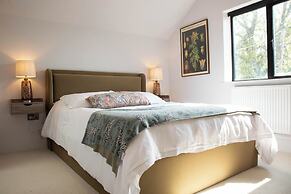 House Sleeps 10 With Enclosed Garden