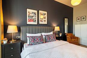 Benesta Centro by GOLDFINCH
