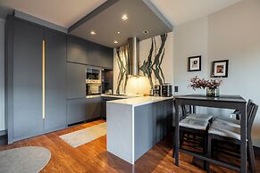 Benesta Centro by GOLDFINCH