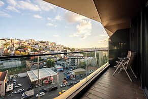 Benesta Centro by GOLDFINCH