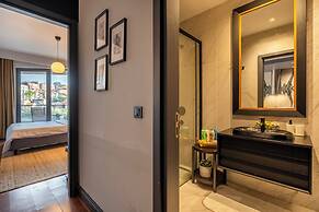Benesta Centro by GOLDFINCH