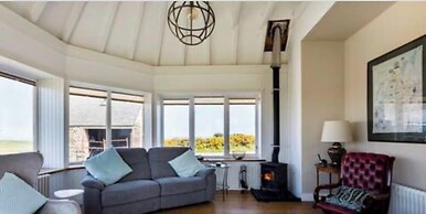 4 Bed House - Sleeps 10 - Pets - Garden - Parking