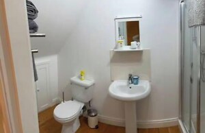 4 Bed House - Sleeps 10 - Pets - Garden - Parking