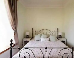 4 Bed House - Sleeps 10 - Pets - Garden - Parking