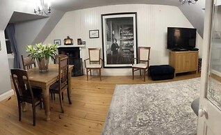 4 Bed House - Sleeps 10 - Pets - Garden - Parking