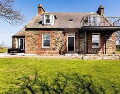 4 Bed House - Sleeps 10 - Pets - Garden - Parking