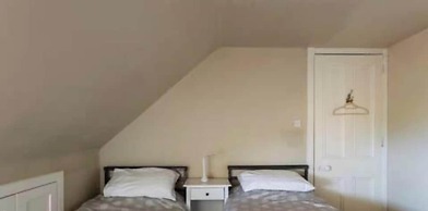 4 Bed House - Sleeps 10 - Pets - Garden - Parking