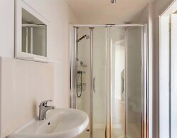 4 Bed House - Sleeps 10 - Pets - Garden - Parking