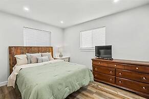 539 Massive 3 Bedroom Sleeps 10!