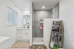 539 Massive 3 Bedroom Sleeps 10!