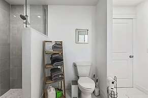 539 Massive 3 Bedroom Sleeps 10!