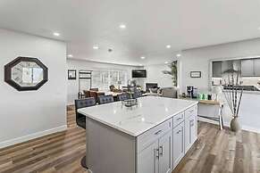 539 Massive 3 Bedroom Sleeps 10!