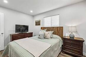 539 Massive 3 Bedroom Sleeps 10!