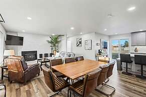 539 Massive 3 Bedroom Sleeps 10!