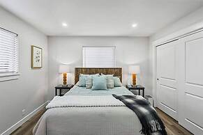 539 Massive 3 Bedroom Sleeps 10!
