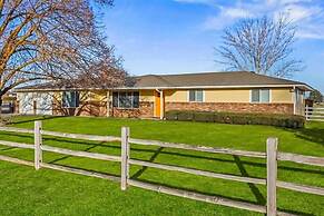 539 Massive 3 Bedroom Sleeps 10!
