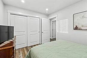 539 Massive 3 Bedroom Sleeps 10!
