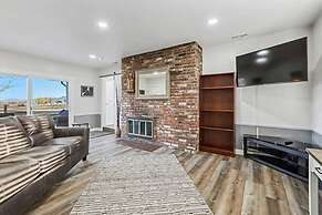 539 Massive 3 Bedroom Sleeps 10!
