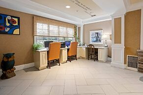 Serene Stay With Amenities & Breakfast bar