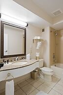 Serene Stay With Amenities & Breakfast bar