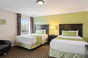 Serene Stay With Amenities & Breakfast bar