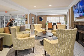 Serene Stay With Amenities & Breakfast bar