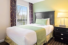 Serene Stay With Amenities & Breakfast bar