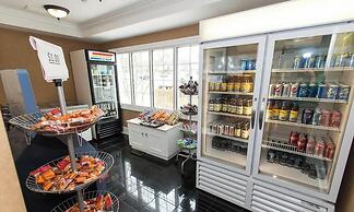 Serene Stay With Amenities & Breakfast bar