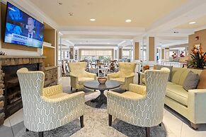Serene Stay With Amenities & Breakfast bar