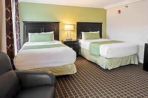 Serene Stay With Amenities & Breakfast bar