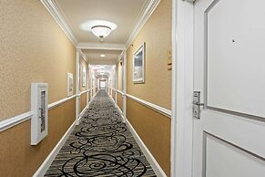 Serene Stay With Amenities & Breakfast bar