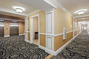 Serene Stay With Amenities & Breakfast bar