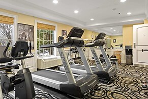 Serene Stay With Amenities & Breakfast bar