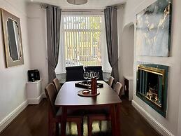 Spacious Home - Sleeps 5 Persons