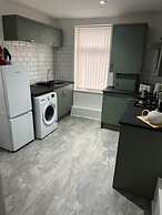 Spacious Home - Sleeps 5 Persons