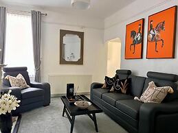 Spacious Home - Sleeps 5 Persons