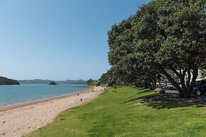 2 Bedroom Beach Frontage Apartment