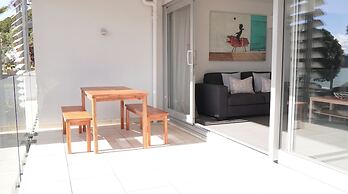 2 Bedroom Beach Frontage Apartment