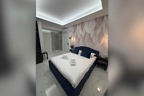 Della Vite Home Collection