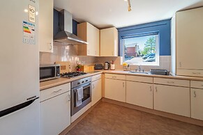 Premium Central House- Sleeps 9 - Garden - Parking
