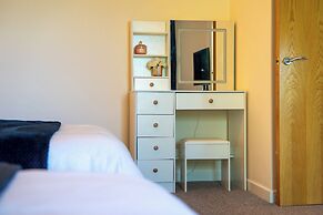 Premium Central House- Sleeps 9 - Garden - Parking