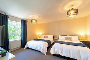 Premium Central House- Sleeps 9 - Garden - Parking