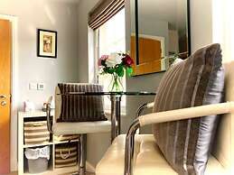 Modern Chester Studio Apartment Central Location